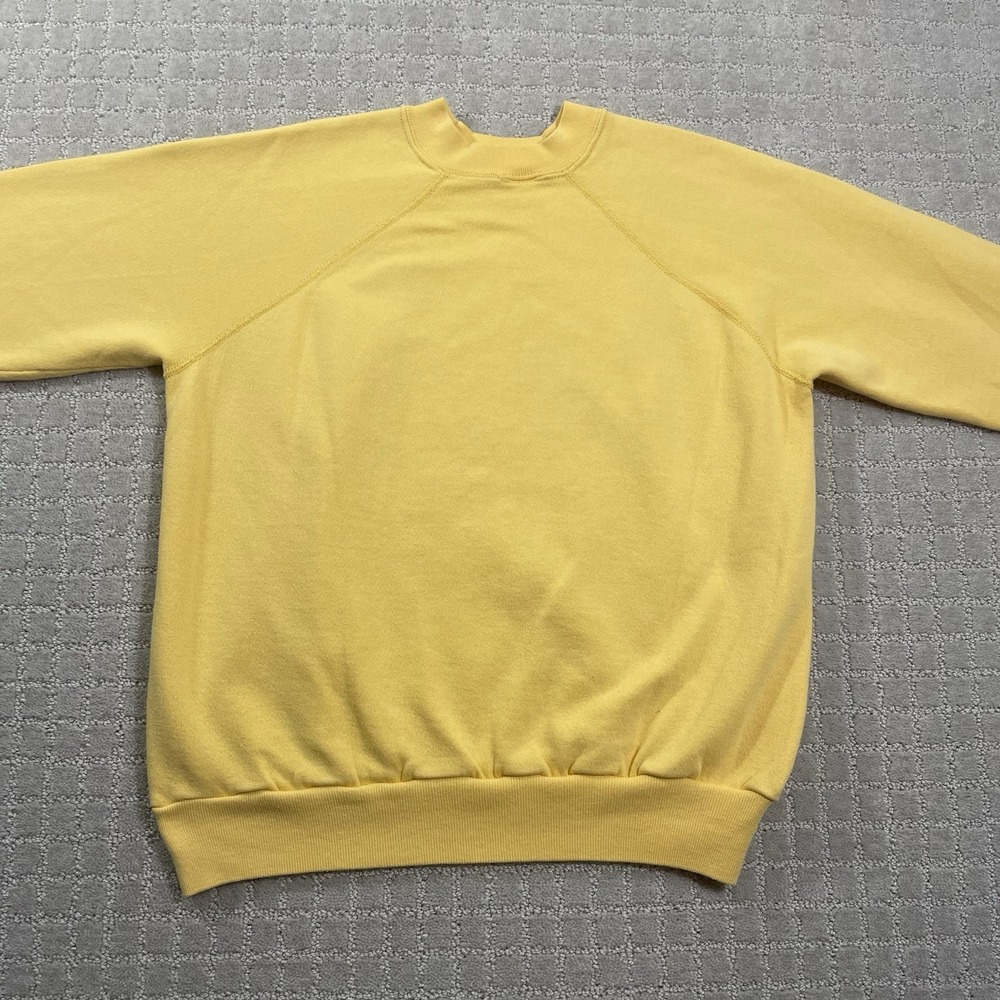 VTG 80s Colorado Penguin Weekend Warrior Ski Resort Sz Small Yellow Sweatshirt - Picture 4 of 5